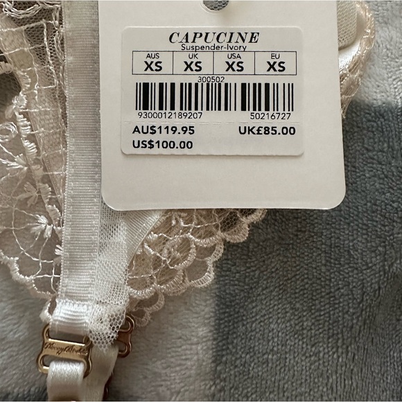 CAPUCINE
SUSPENDER - Picture 13 of 14